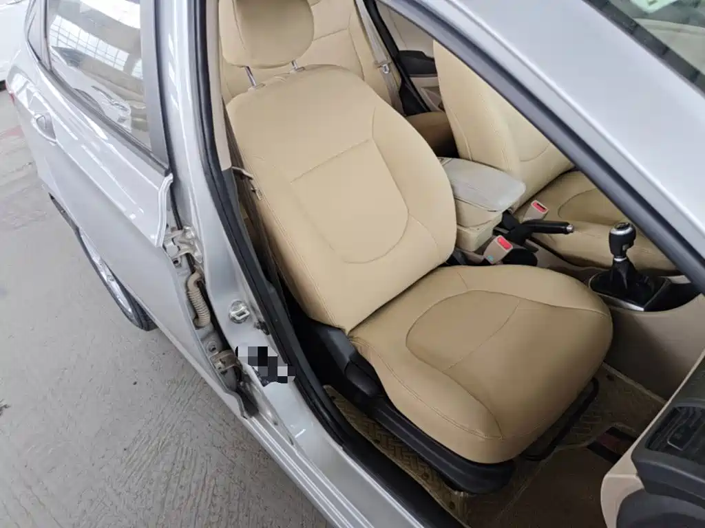 Hyundai Verna 2015 — фото 25