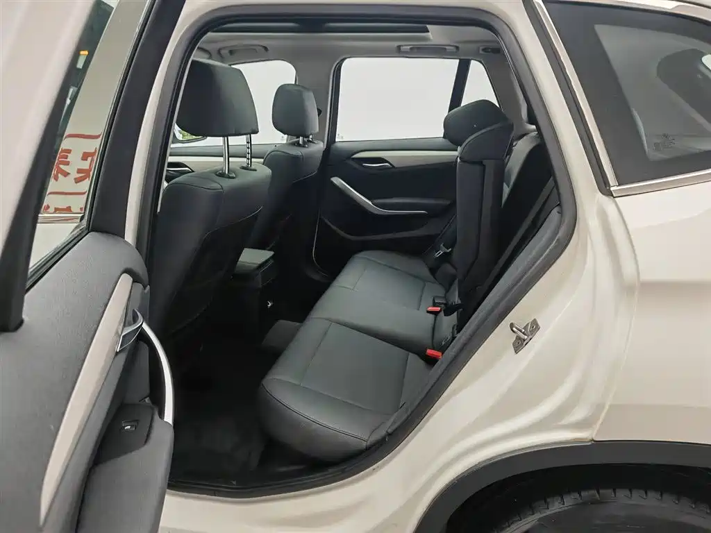 BMW X1 2014 — фото 15