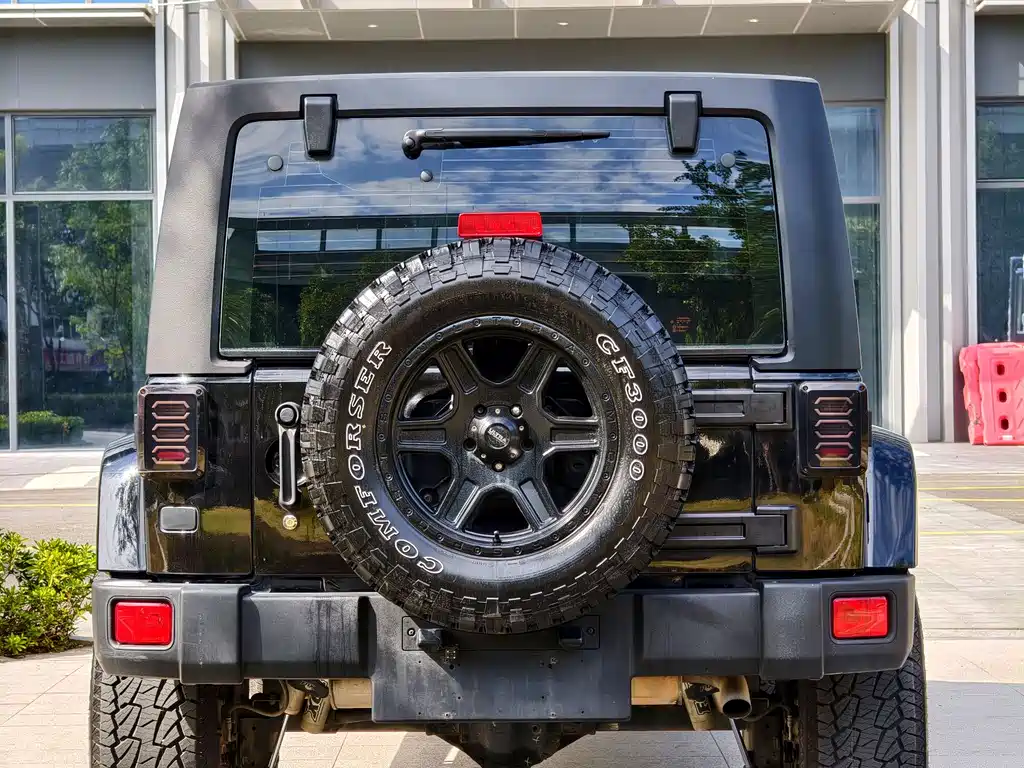 Jeep Wrangler 2018 — фото 11