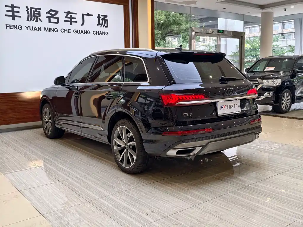 Audi Q7 2021 — фото 29