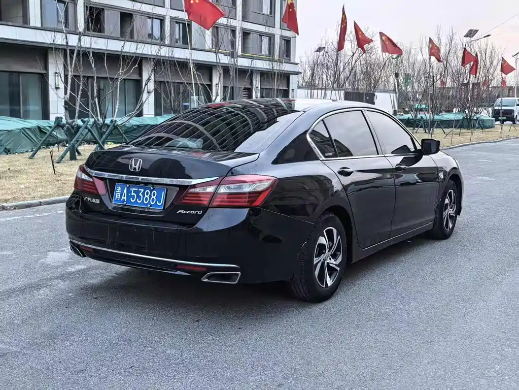 Honda Accord 2018 — фото 9