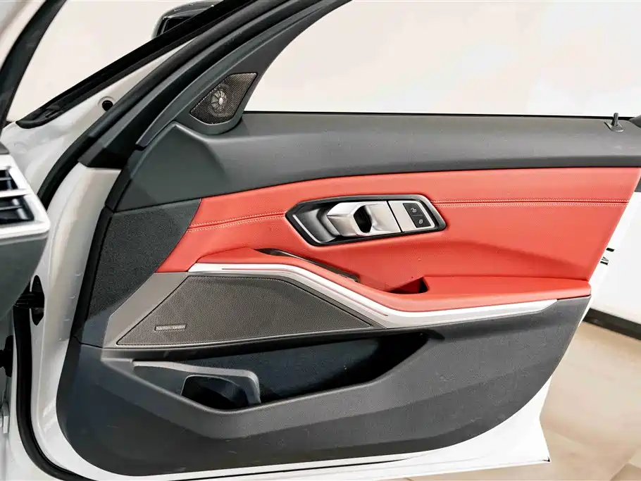BMW 3 Series 2025 — фото 16