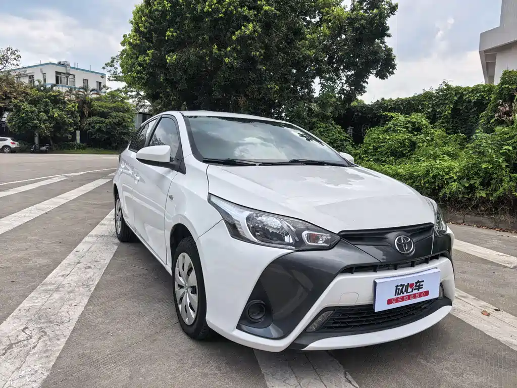 Toyota Yaris L 2017 — фото 3