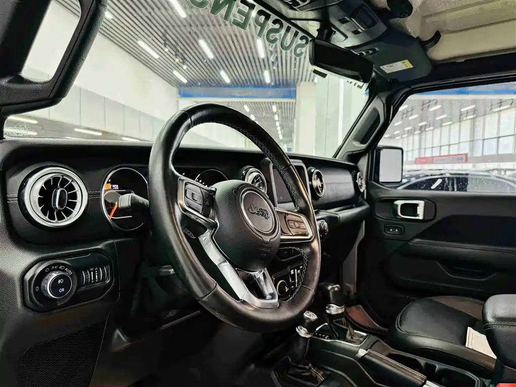 Jeep Wrangler 2020 — фото 14