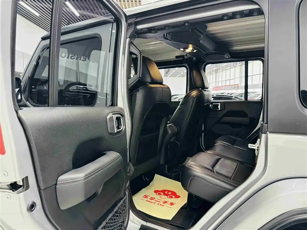Jeep Wrangler 2020 — фото 20