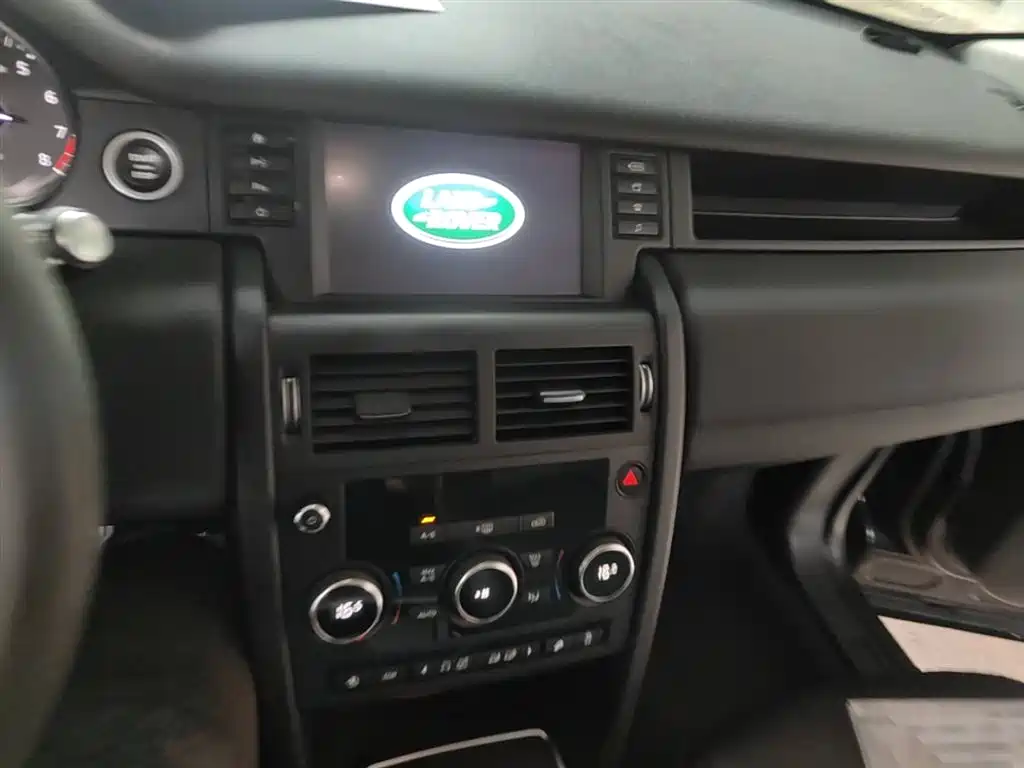 Land Rover Discovery Sport 2018 — фото 13