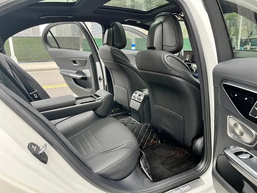 Mercedes-Benz C-Class 2024 — фото 14