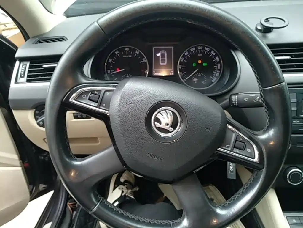 Skoda Octavia 2015 — фото 11