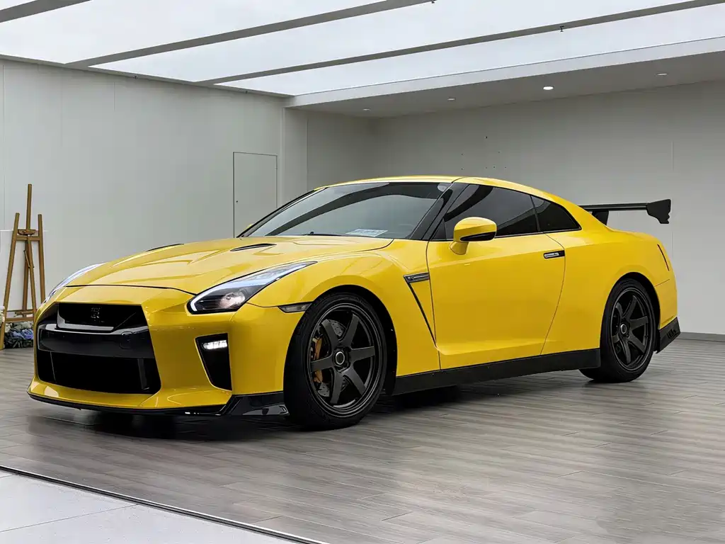 Nissan GT-R 2012 — фото 1