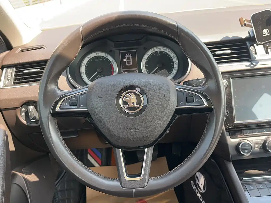 Skoda Octavia 2018 — фото 16
