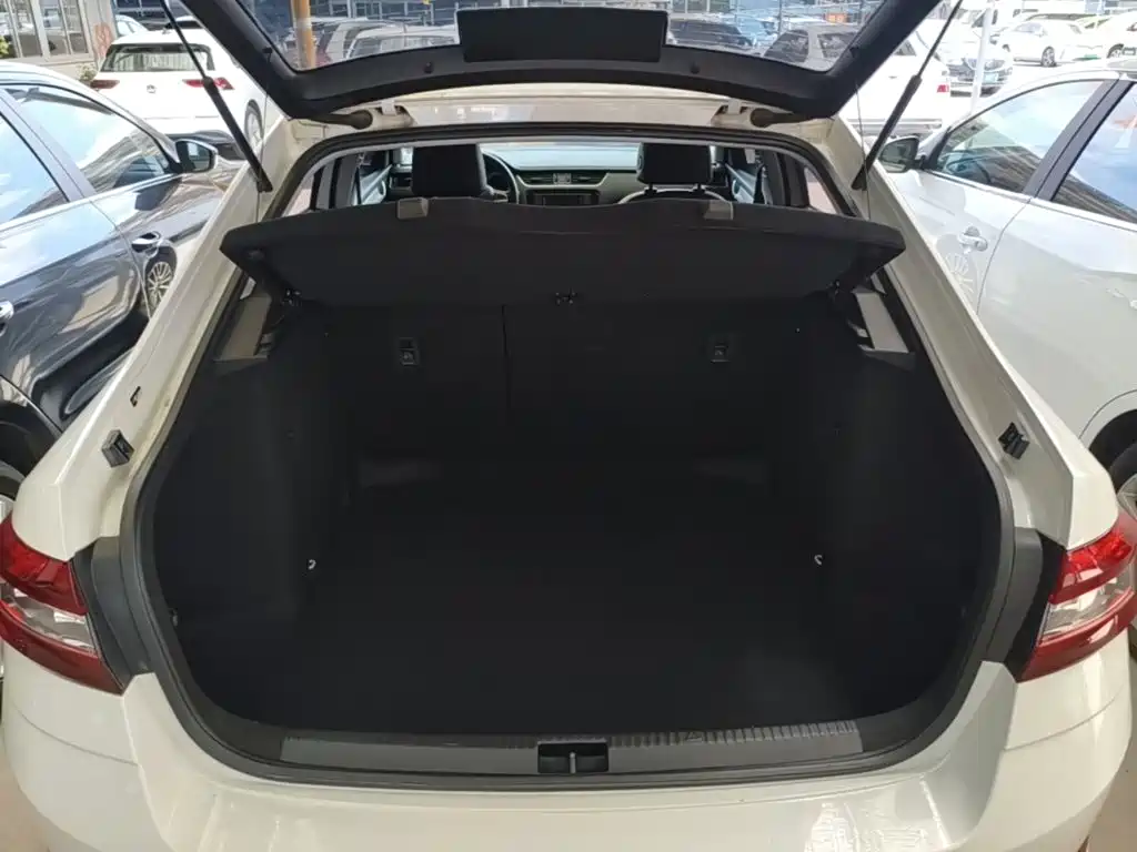 Skoda Octavia 2018 — фото 19