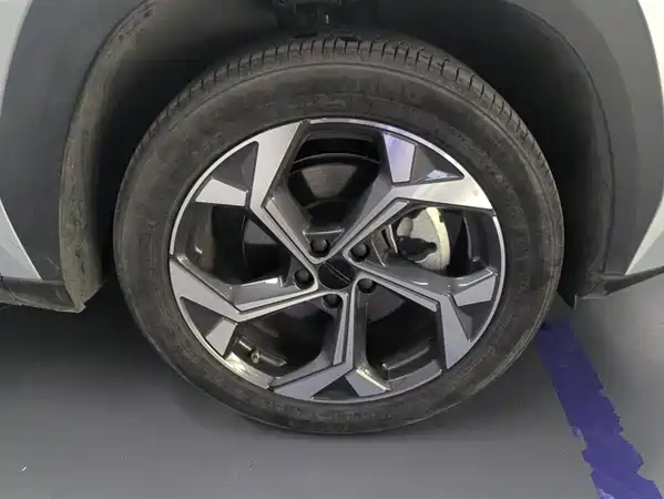 Geely Boyue L 2025