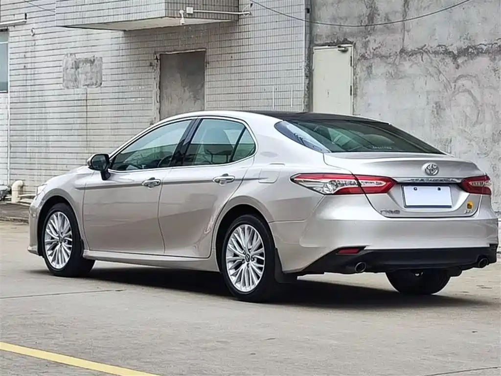 Toyota Camry 2020 — фото 7