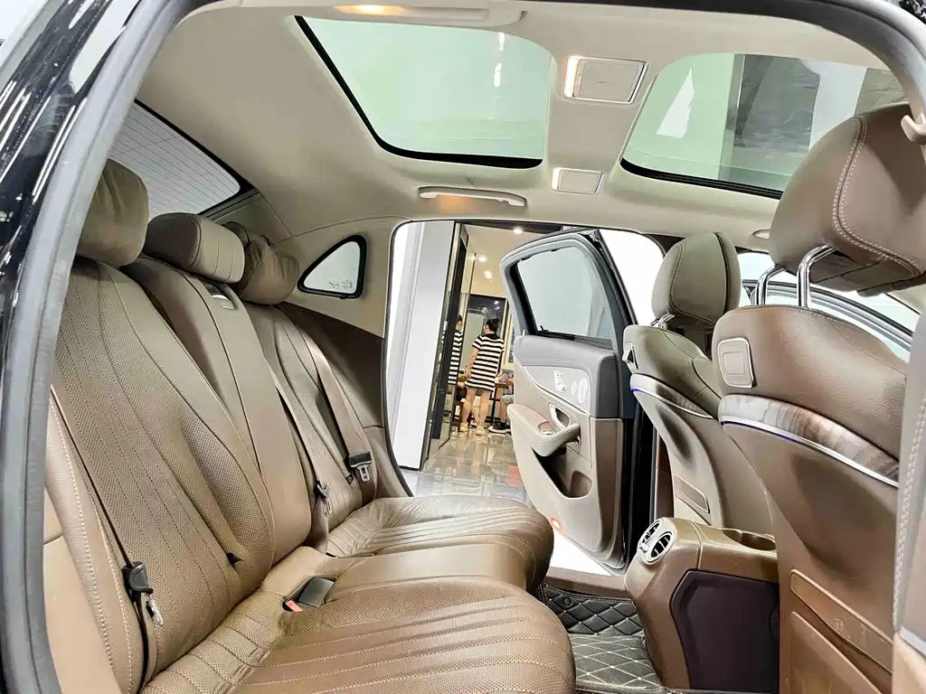 Mercedes-Benz E-Class 2020 — фото 15