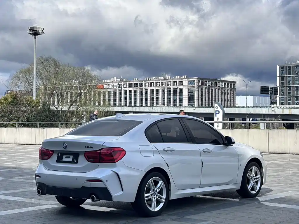 BMW 1 Series 2020 — фото 9