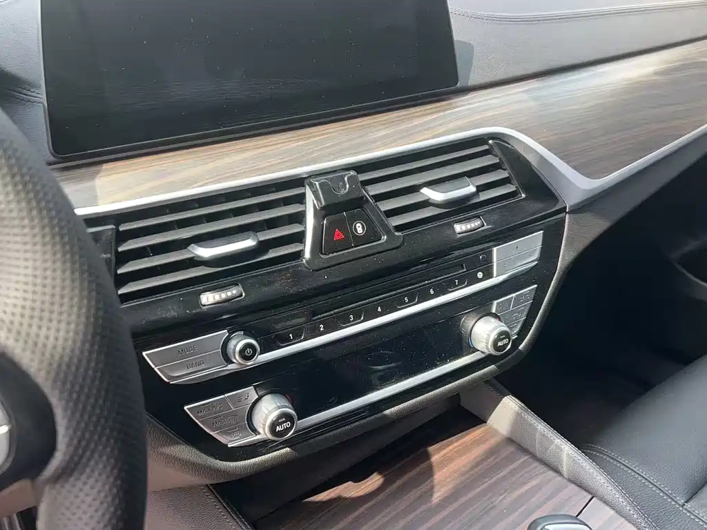 BMW 6 Series GT 2019 — фото 15