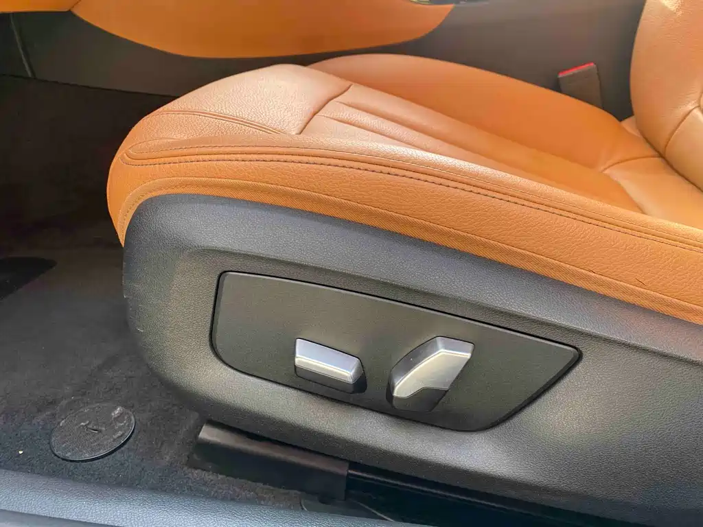 BMW 5 Series 2018 — фото 15
