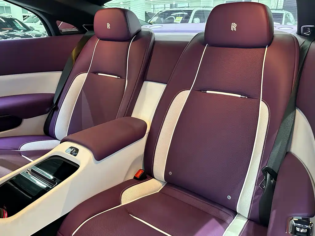 Rolls-Royce Wraith 2022 — фото 13
