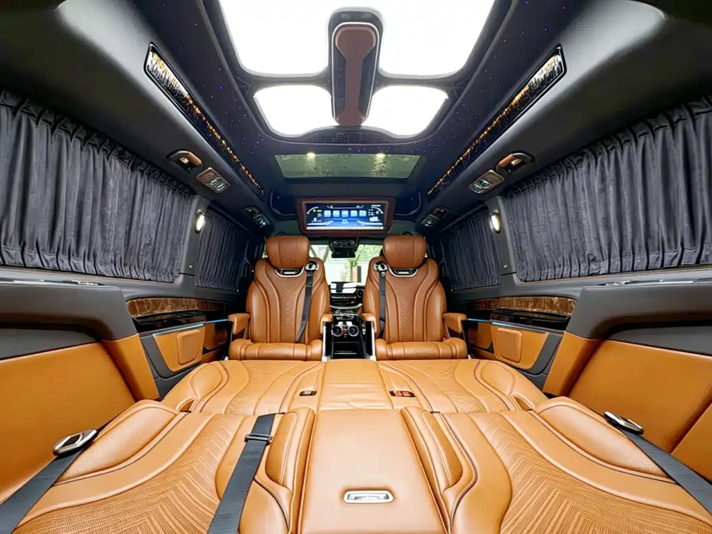 Mercedes-Benz V-Class 2023 — фото 9