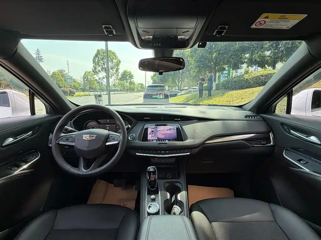 Cadillac XT4 2023 — фото 11