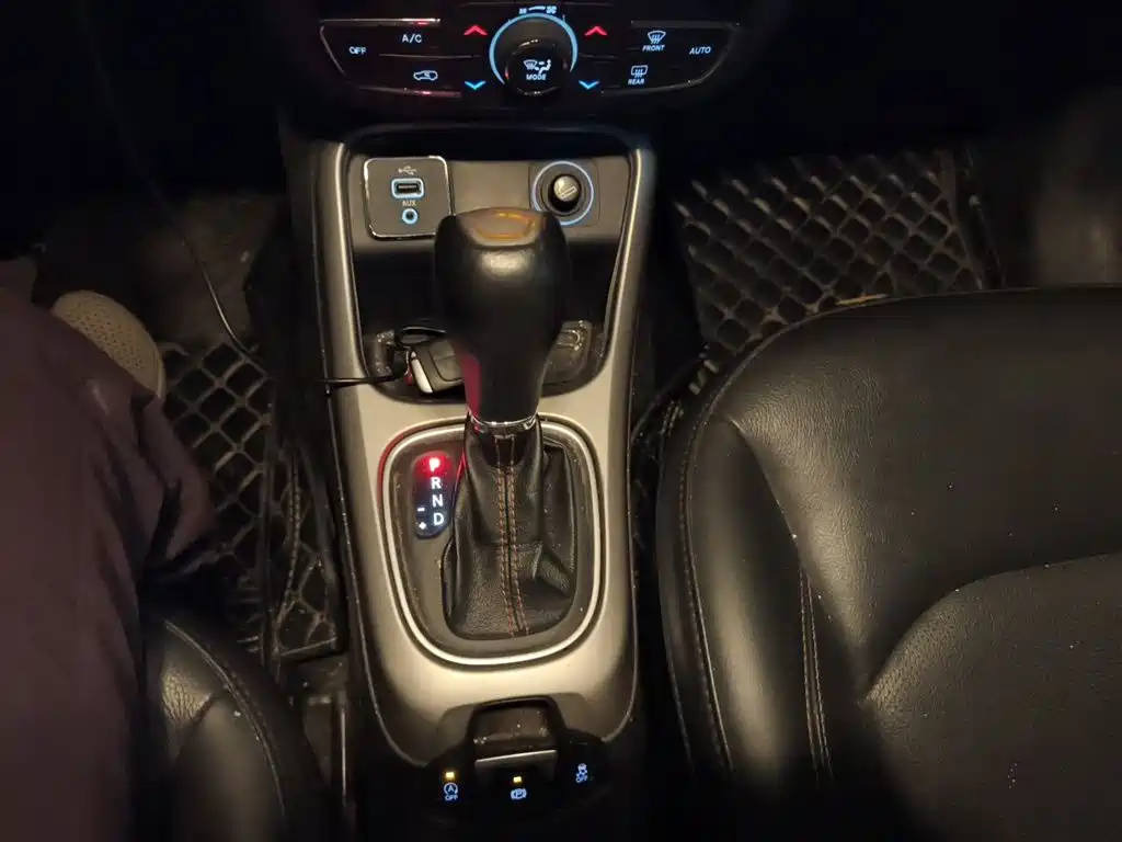 Jeep Compass 2018 — фото 11