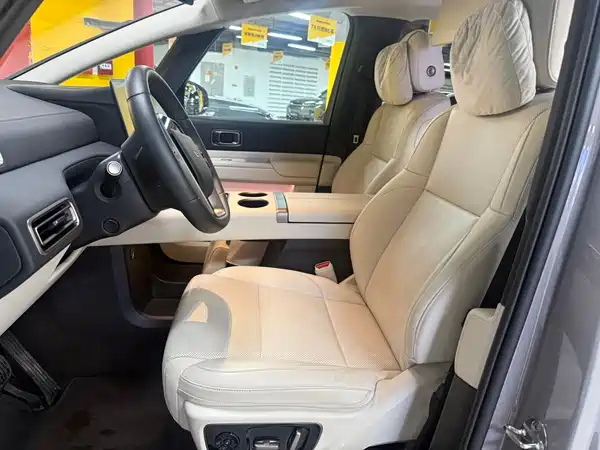 Li Auto MEGA 2025