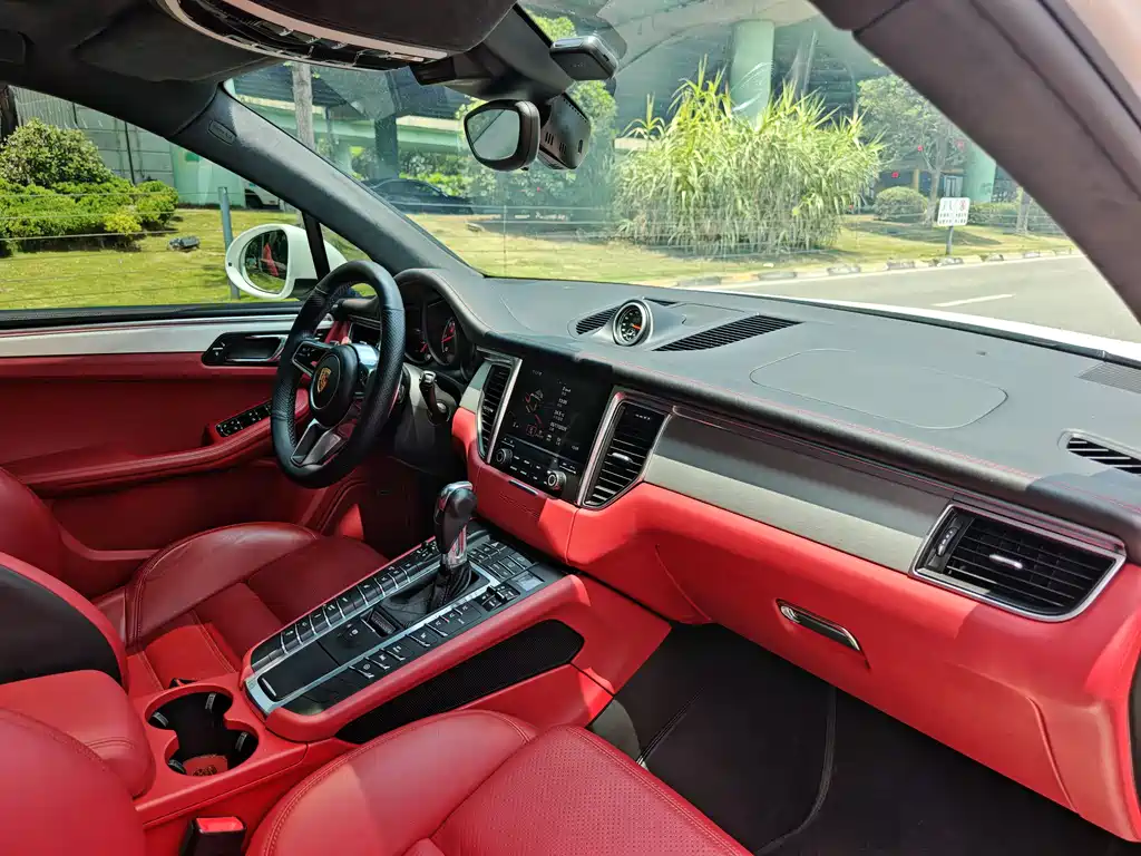 Porsche Macan 2016 — фото 15