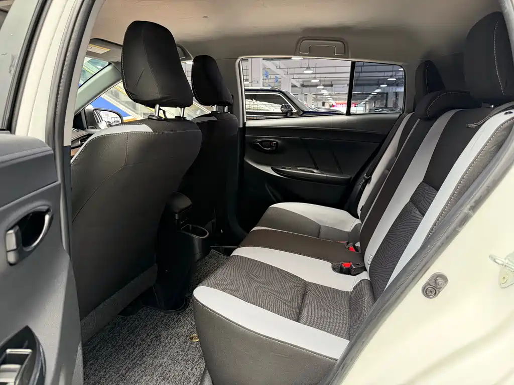 Toyota Yaris L 2022 — фото 12