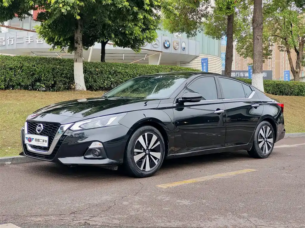 Nissan Teana 2022 — фото 1