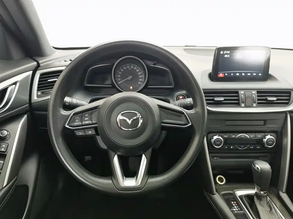 Mazda CX-4 2017 — фото 11