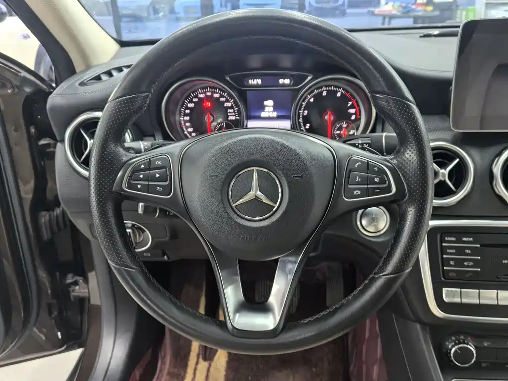 Mercedes-Benz GLA 2018 — фото 11