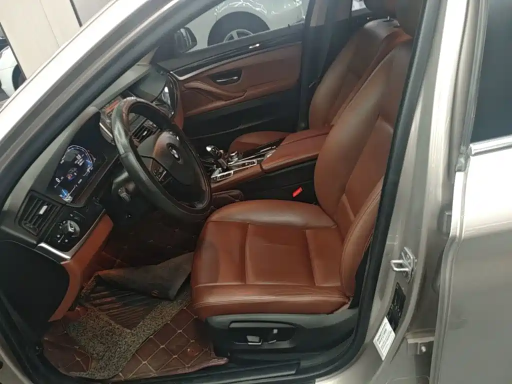 BMW 5 Series 2015 — фото 15