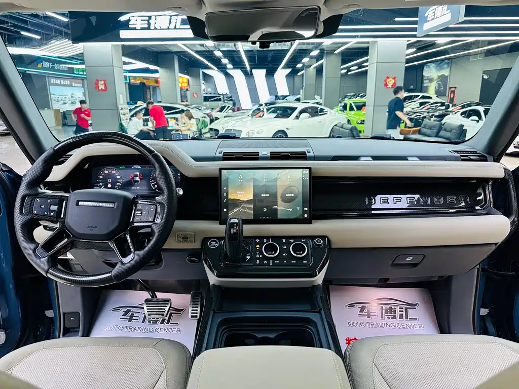 Land Rover Defender 2021 — фото 15
