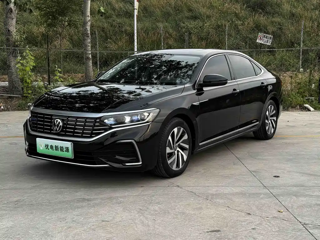 Volkswagen Passat PHEV 2022