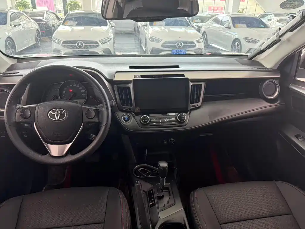Toyota RAV4 2019 — фото 6
