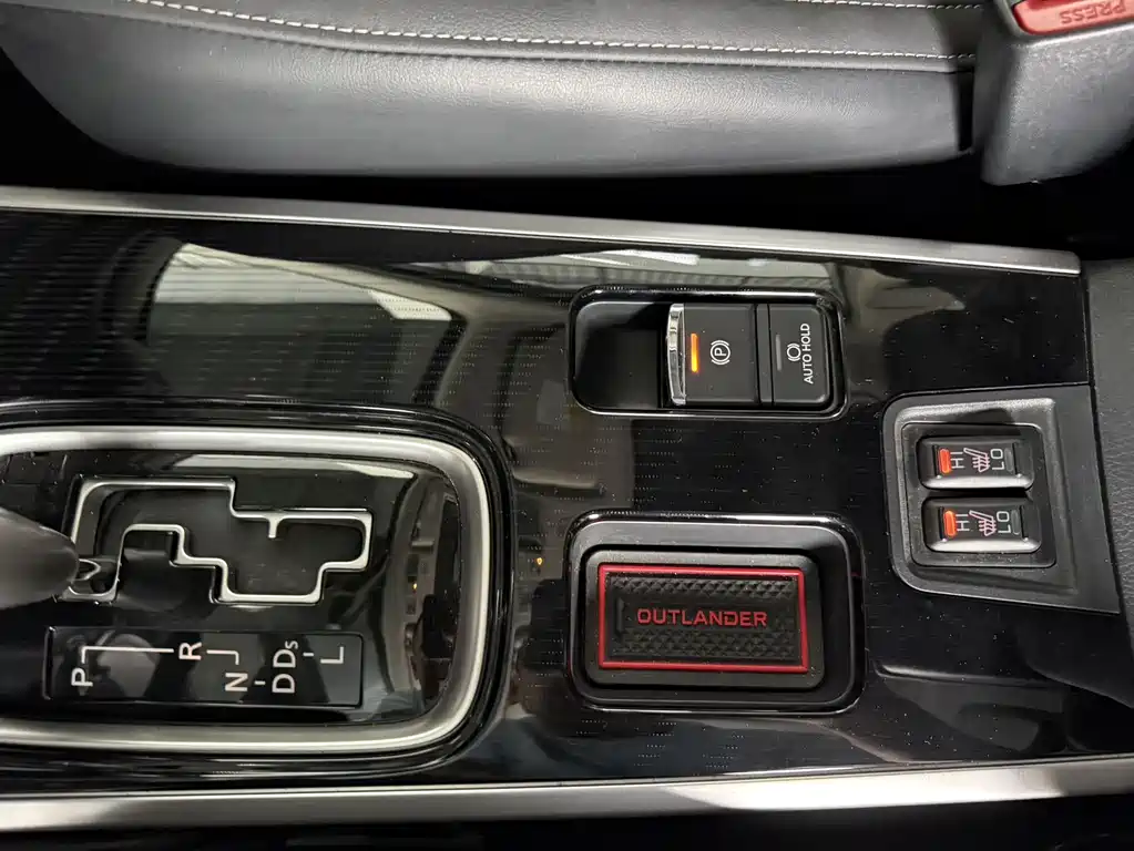 Mitsubishi Outlander 2022 — фото 15