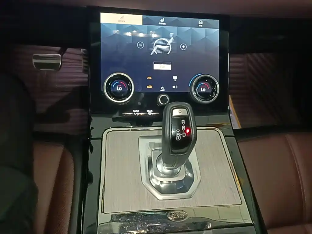 Land Rover Evoque 2024 — фото 14