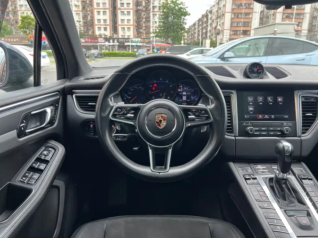 Porsche Macan 2016 — фото 19