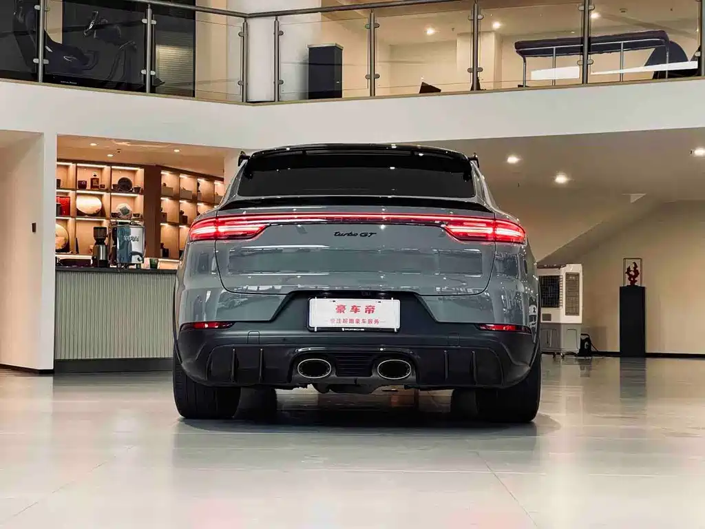 Porsche Cayenne 2023 — фото 15