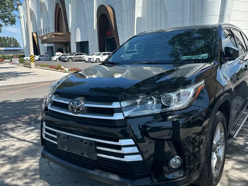 Toyota Highlander 2018 — фото 1