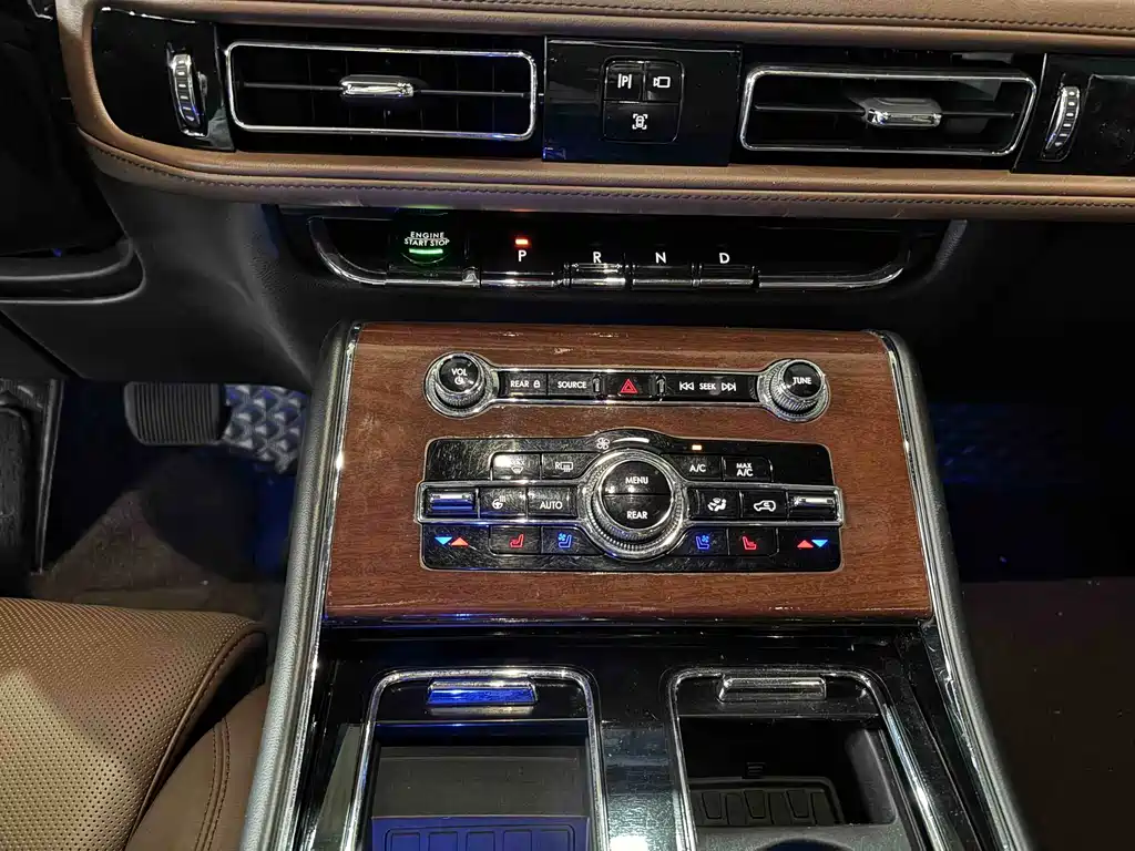 Lincoln Aviator 2022 — фото 12