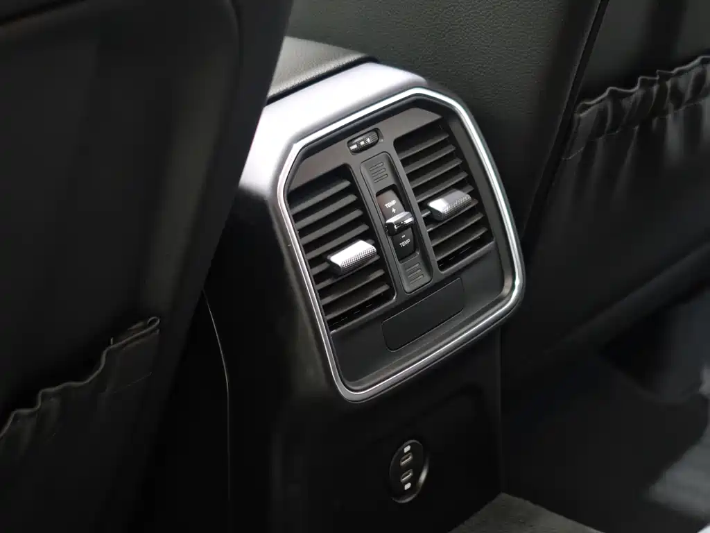 Porsche Macan 2020 — фото 13