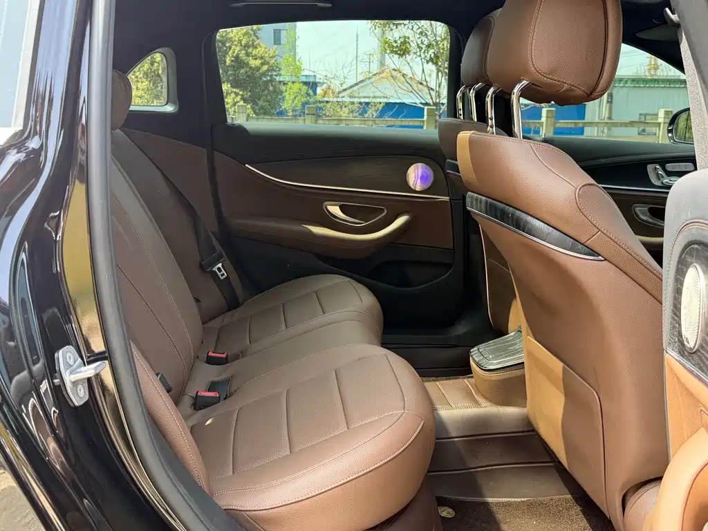 Mercedes-Benz E-Class 2023 — фото 8