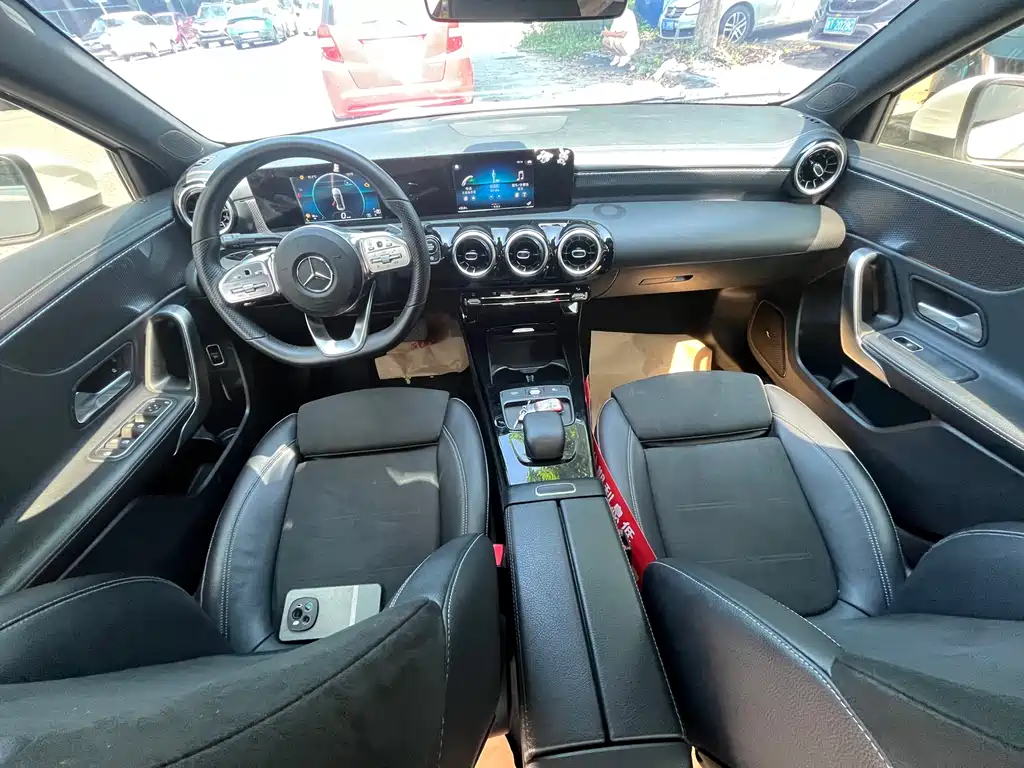 Mercedes-Benz A-Class 2019 — фото 13
