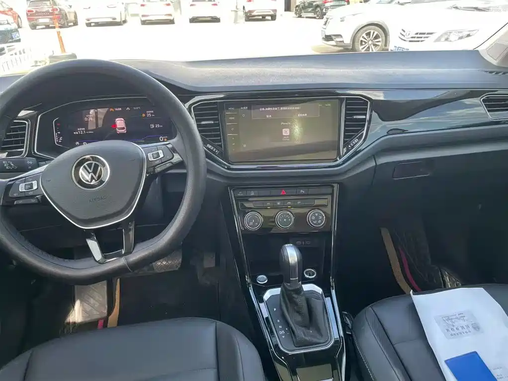 Volkswagen T-Roc 2023