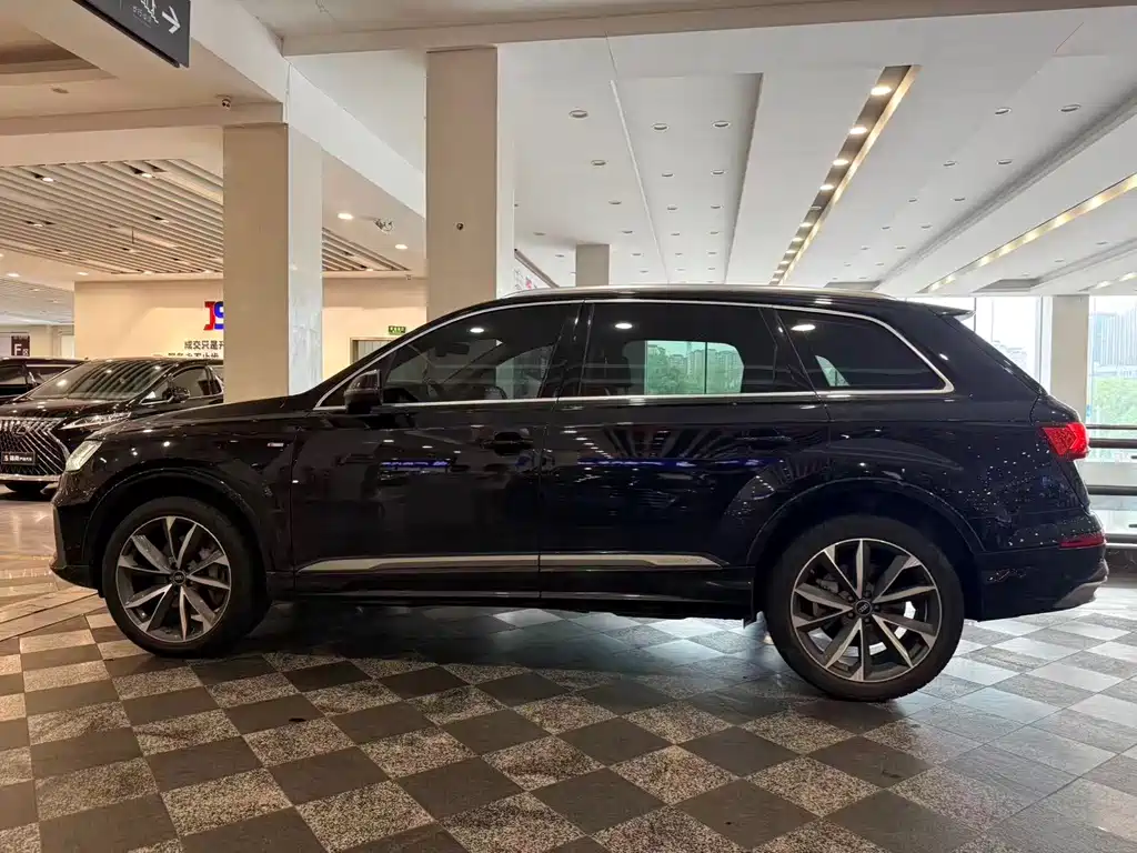 Audi Q7 2021