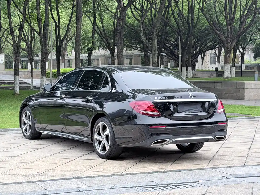 Mercedes-Benz E-Class 2018 — фото 15
