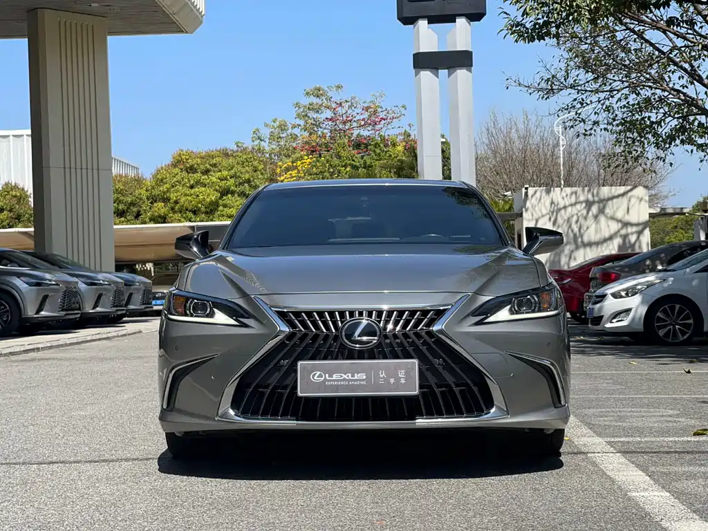 Lexus ES 2023 — фото 2