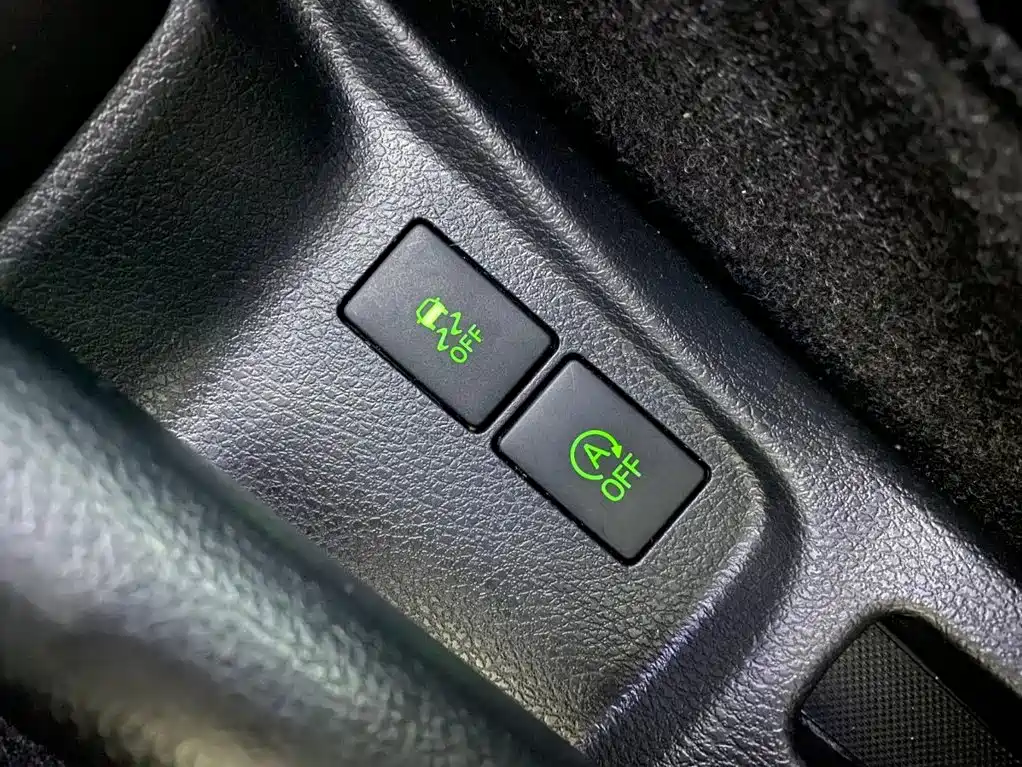 Toyota Yaris L 2022 — фото 11