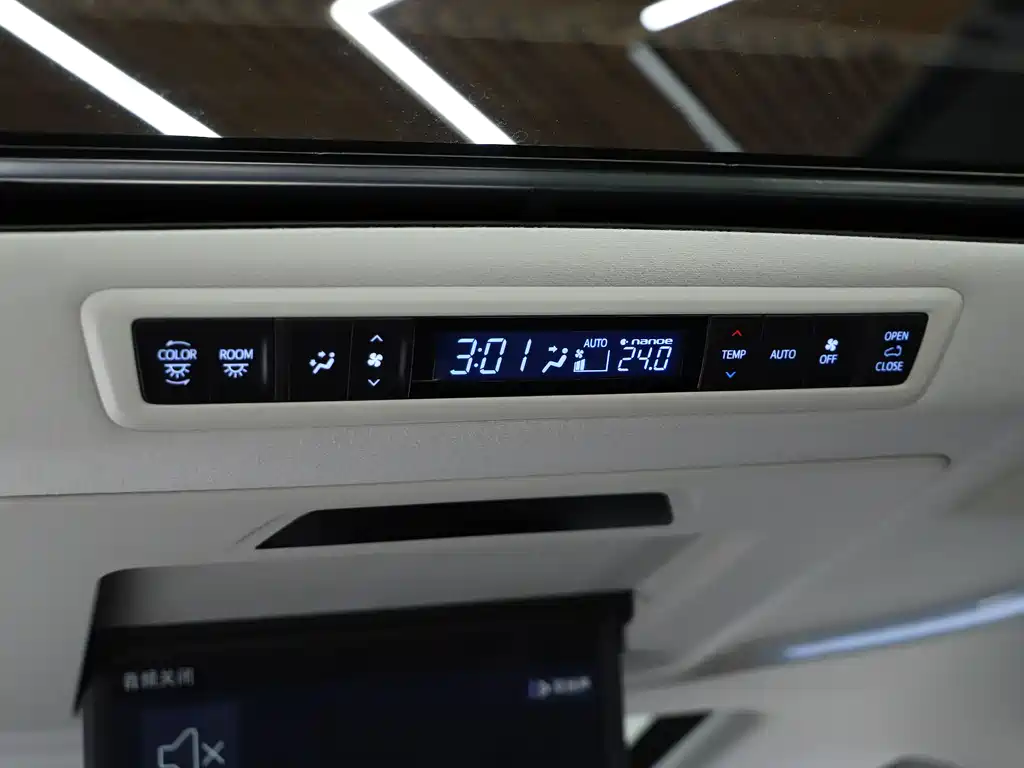 Toyota Vellfire 2021 — фото 11